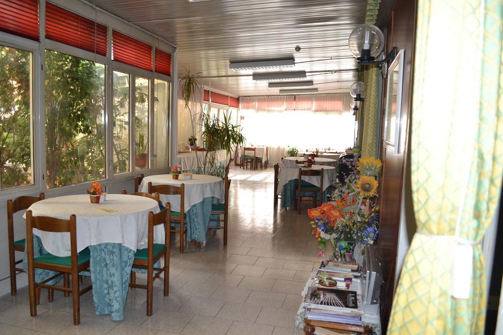 Cesare Augusto Hotel Napels Buitenkant foto