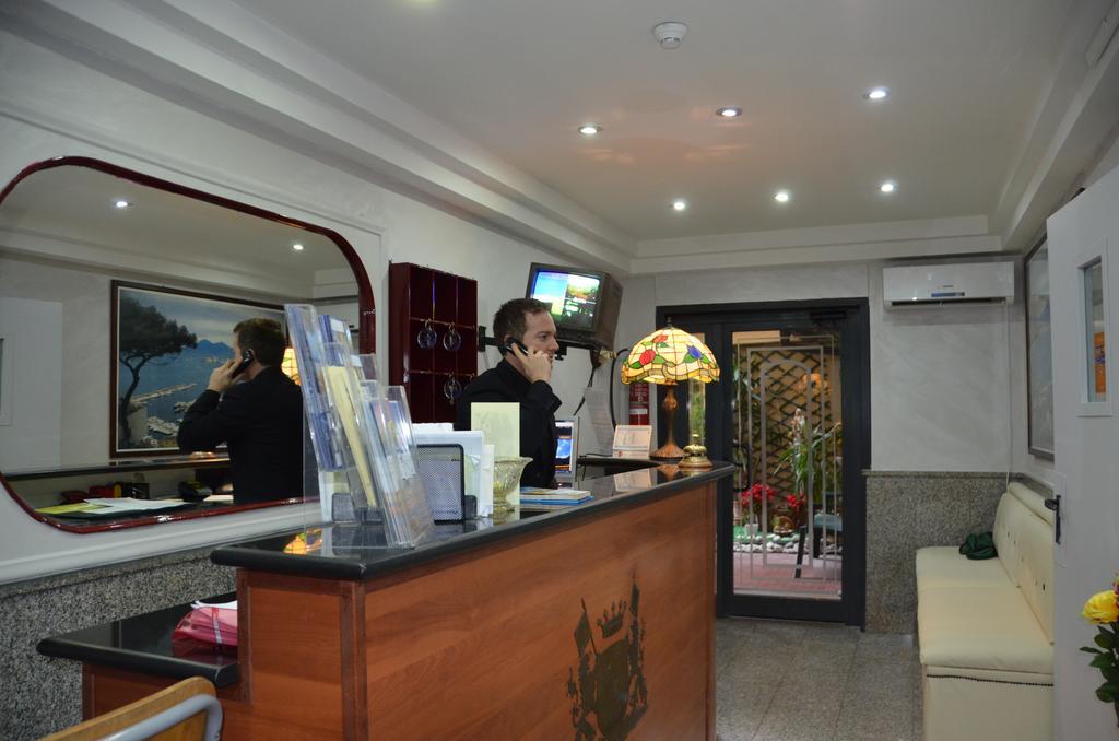 Cesare Augusto Hotel Napels Buitenkant foto
