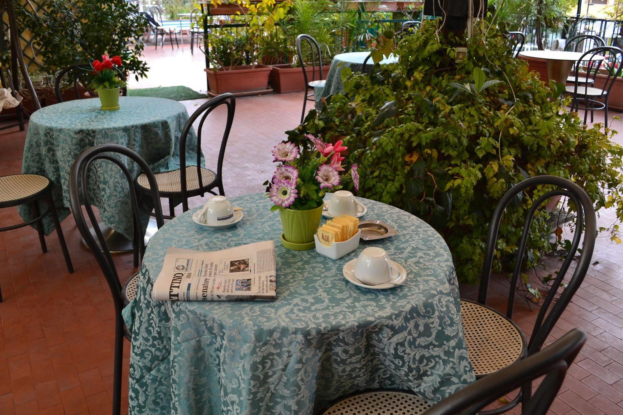 Cesare Augusto Hotel Napels Buitenkant foto